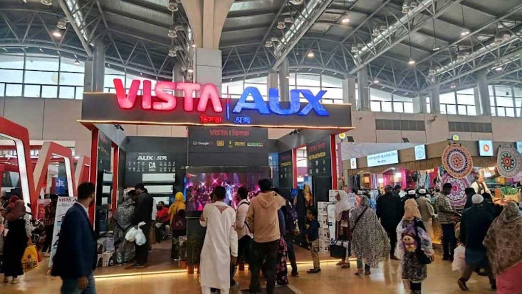 শেষ মুহূর্তে বাণিজ্য মেলায় উপচেপড়া ভিড়